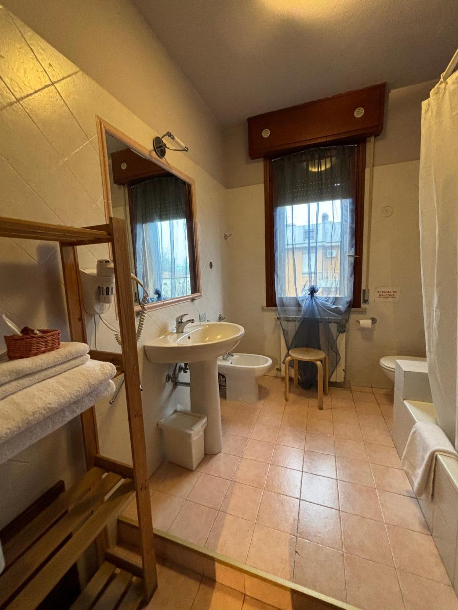 Viamilano25 Bed & Breakfast Mirandola Exterior photo