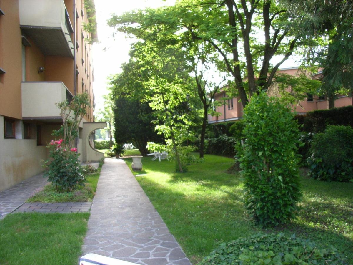 Viamilano25 Bed & Breakfast Mirandola Exterior photo